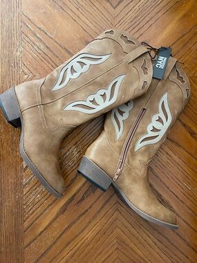 Modern NYC Tan Mid-Calf Heeled Boots with Ivory Inlay